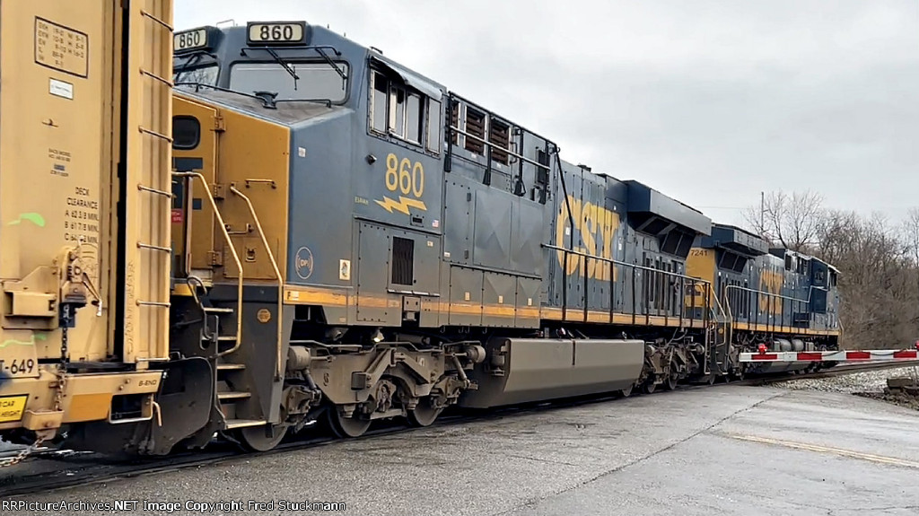 CSX 860 straddles Arlington St.